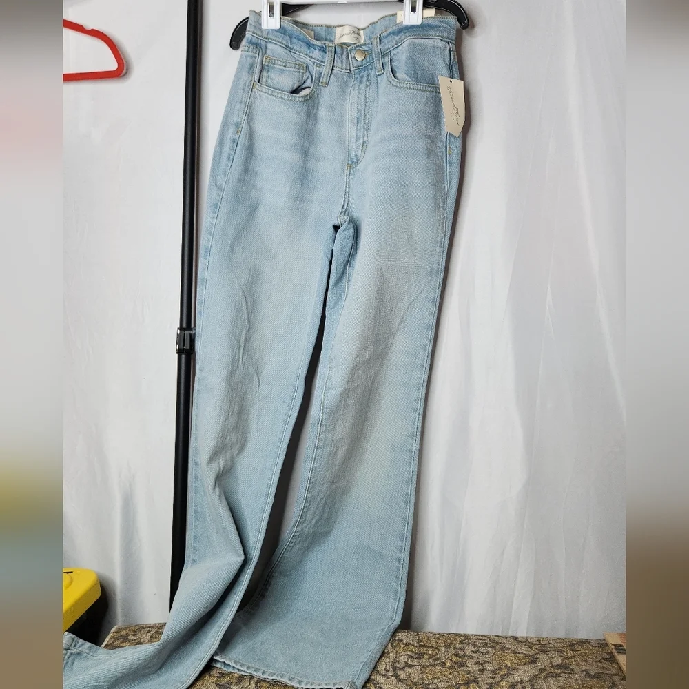 Women's High Rise Flare Jeans - Light Wash Denim - Universal Threads - 6L - Picture 4 of 16